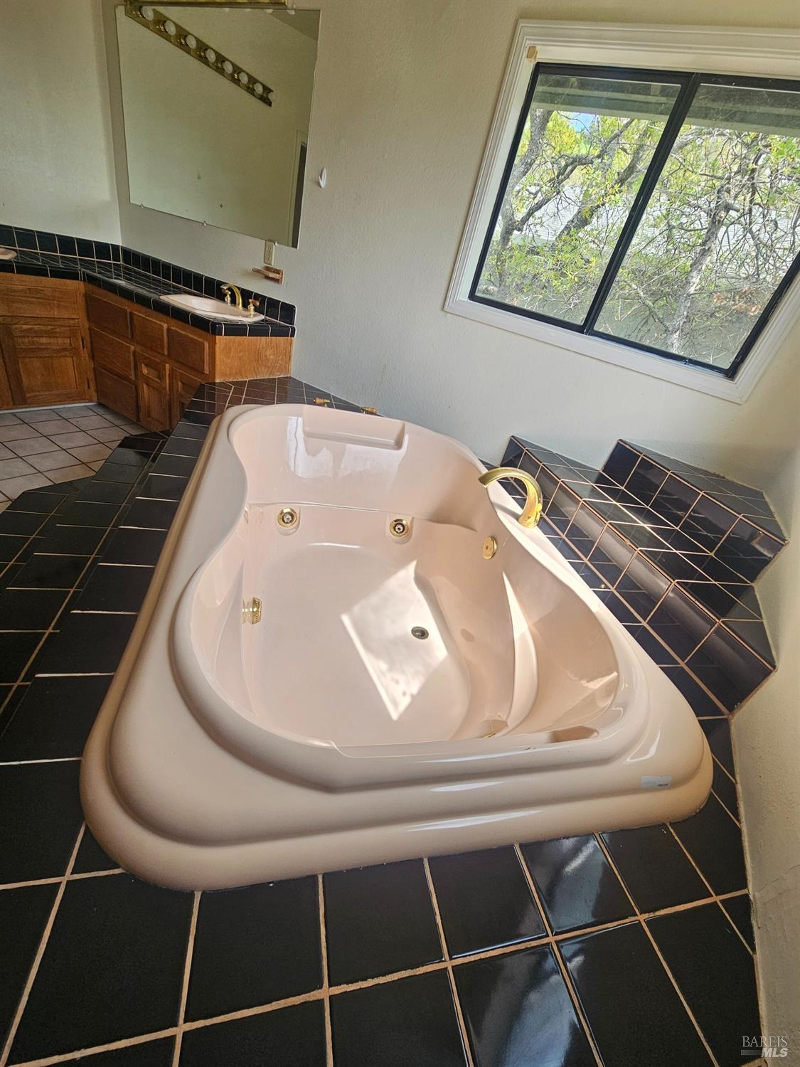 Detail Gallery Image 25 of 55 For 18834 Deer Hill Rd, Hidden Valley Lake,  CA 95467 - 4 Beds | 2/2 Baths
