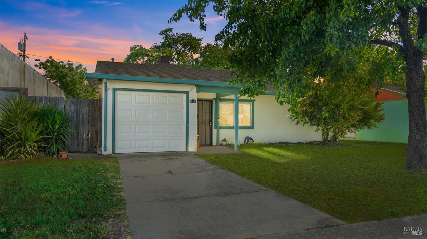 Detail Gallery Image 1 of 27 For 219 Bell Ave, Fairfield,  CA 94533 - 2 Beds | 1 Baths
