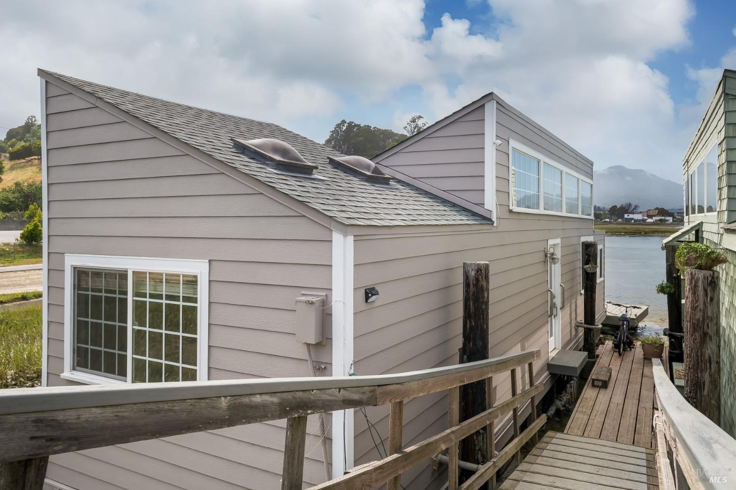 Detail Gallery Image 4 of 15 For 2 Gate 6 1/2 Rd, Sausalito,  CA 94965 - 1 Beds | 1 Baths