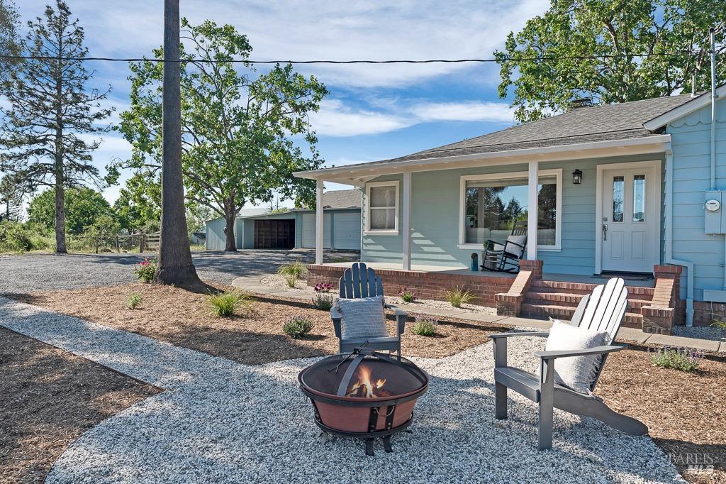 Detail Gallery Image 3 of 49 For 1021 Milk Barn Rd, Healdsburg,  CA 95448 - 3 Beds | 1 Baths