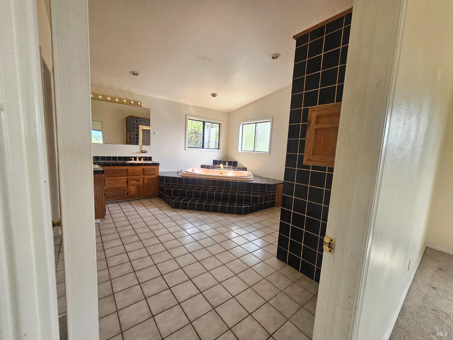 Detail Gallery Image 20 of 55 For 18834 Deer Hill Rd, Hidden Valley Lake,  CA 95467 - 4 Beds | 2/2 Baths