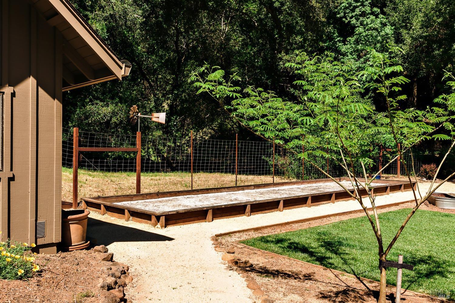 Detail Gallery Image 28 of 46 For 2859 Wallace Creek Rd, Healdsburg,  CA 95448 - 2 Beds | 2 Baths