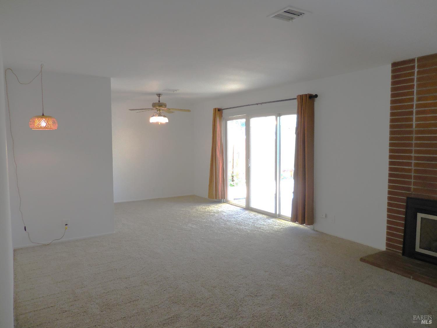 Detail Gallery Image 3 of 29 For 143 Kit Carson Way, Vallejo,  CA 94589 - 4 Beds | 2 Baths