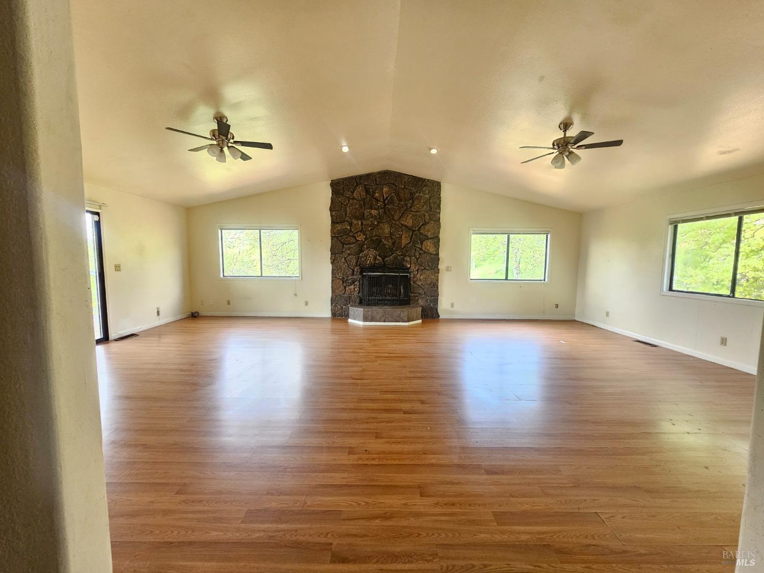Detail Gallery Image 8 of 55 For 18834 Deer Hill Rd, Hidden Valley Lake,  CA 95467 - 4 Beds | 2/2 Baths