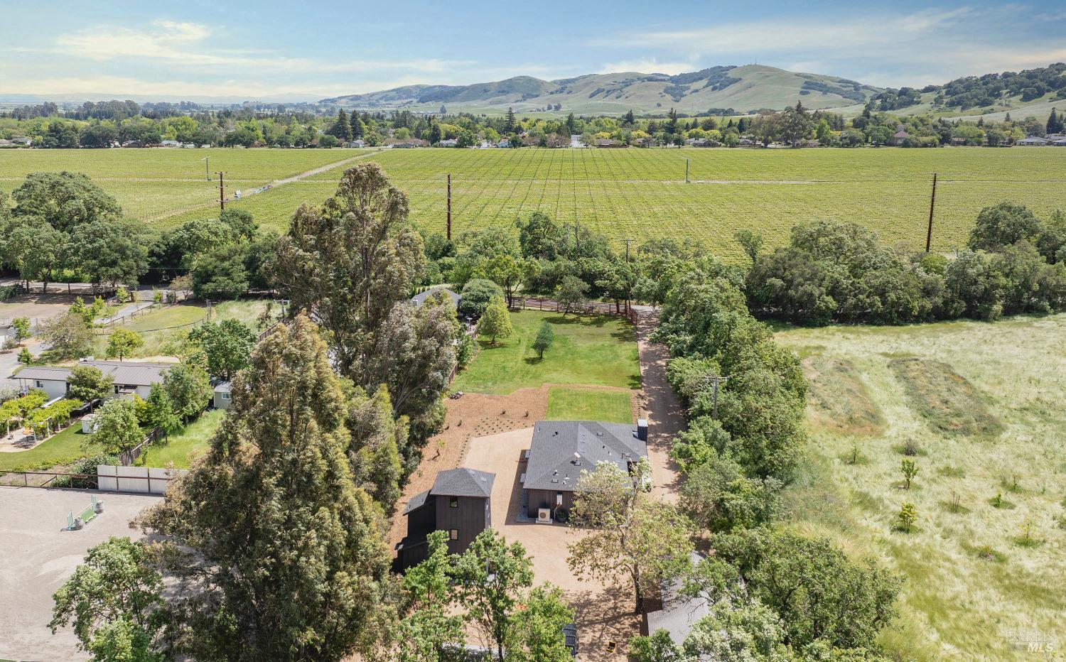 Detail Gallery Image 2 of 50 For 1575 Felder Rd, Sonoma,  CA 95476 - 2 Beds | 3 Baths