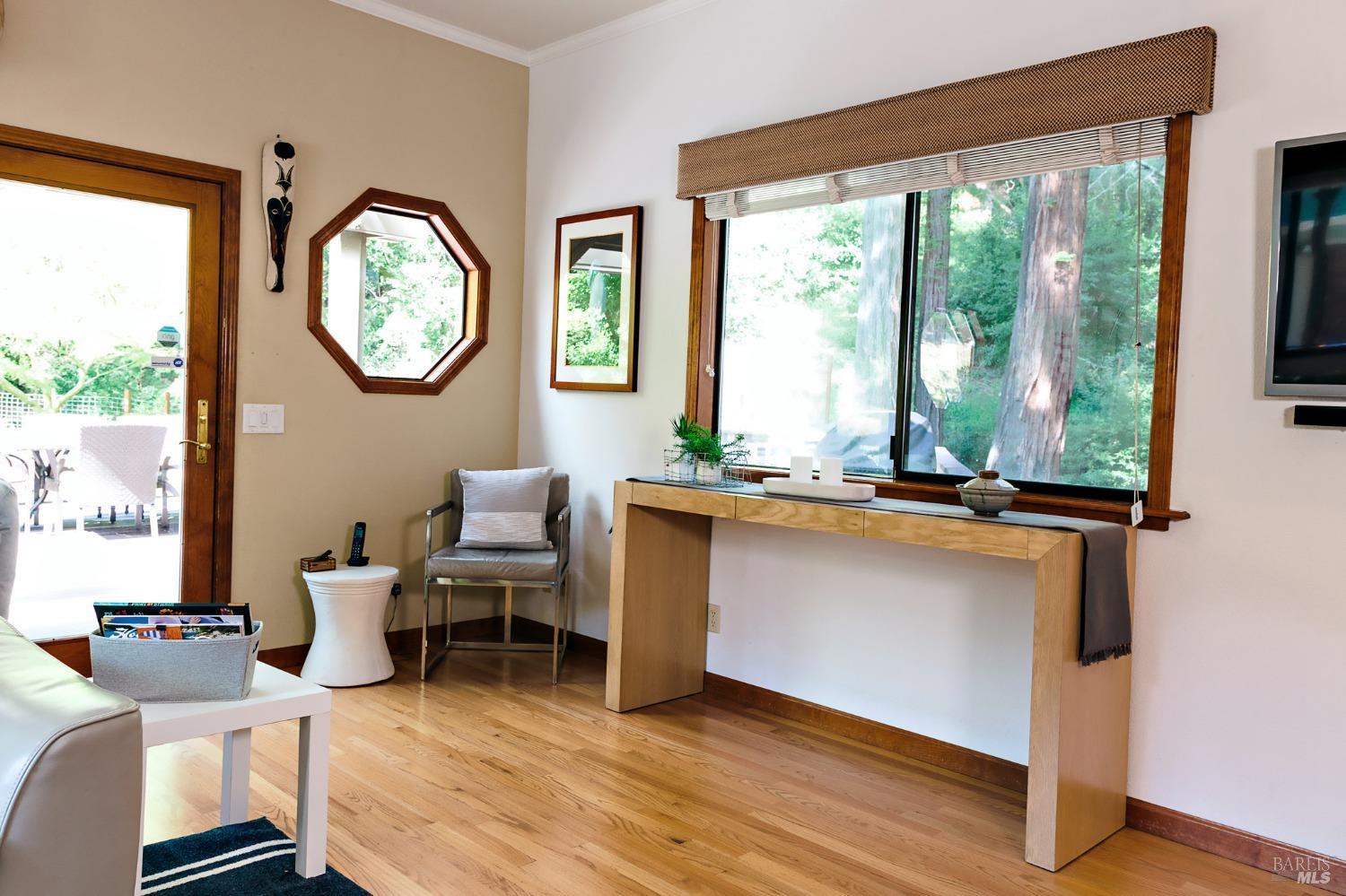 Detail Gallery Image 5 of 46 For 2859 Wallace Creek Rd, Healdsburg,  CA 95448 - 2 Beds | 2 Baths