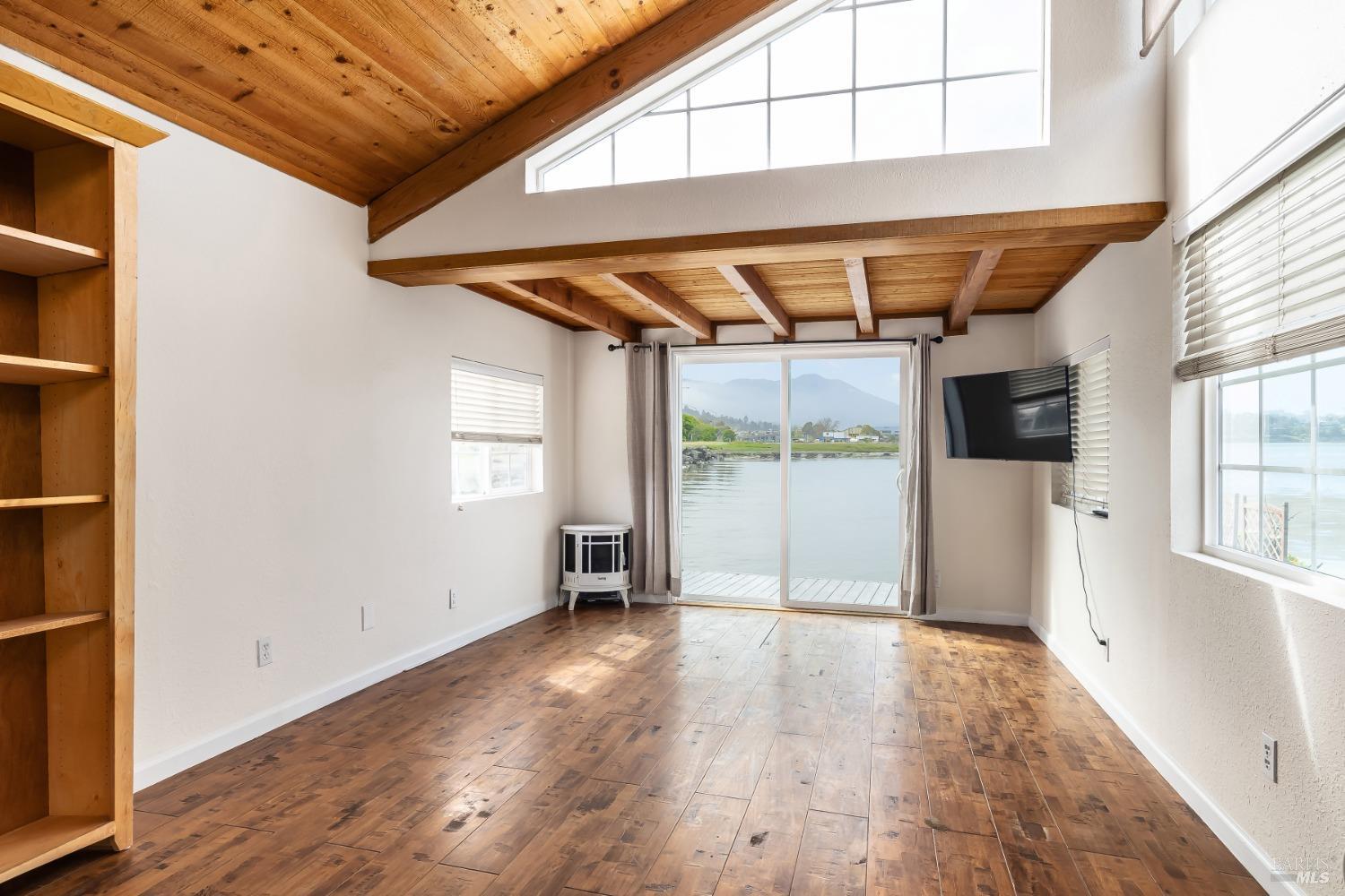 Detail Gallery Image 6 of 15 For 2 Gate 6 1/2 Rd, Sausalito,  CA 94965 - 1 Beds | 1 Baths