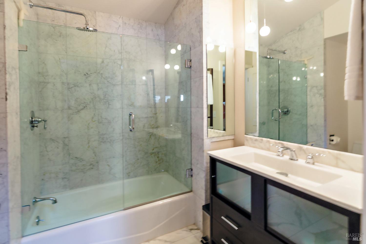 Detail Gallery Image 12 of 46 For 2859 Wallace Creek Rd, Healdsburg,  CA 95448 - 2 Beds | 2 Baths