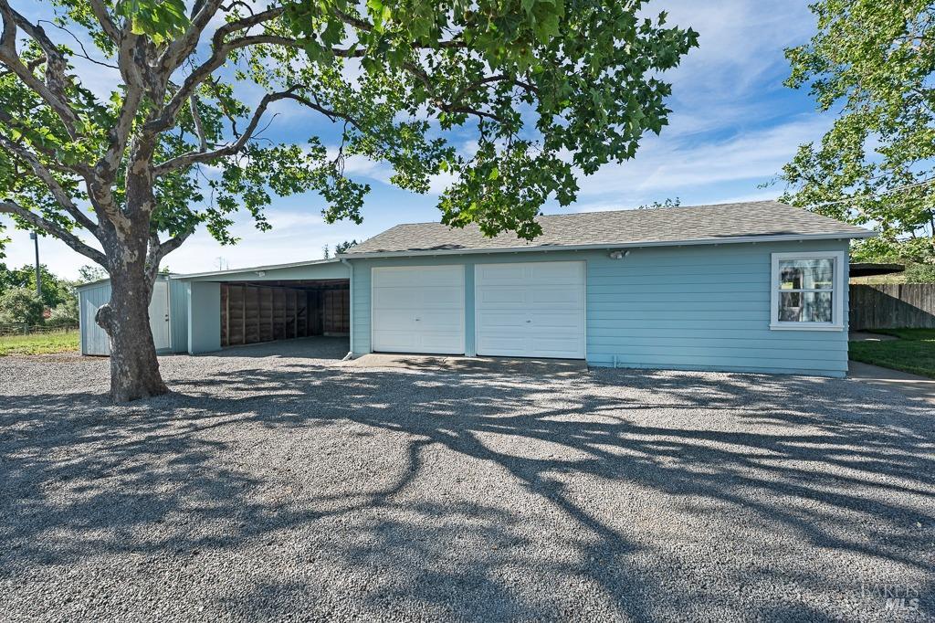 Detail Gallery Image 4 of 49 For 1021 Milk Barn Rd, Healdsburg,  CA 95448 - 3 Beds | 1 Baths