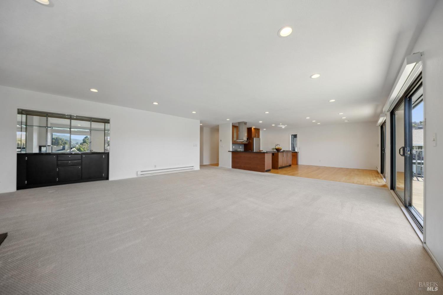 Detail Gallery Image 30 of 33 For 8 Greenwood Cove Dr #B,  Tiburon,  CA 94920 - 3 Beds | 2/1 Baths