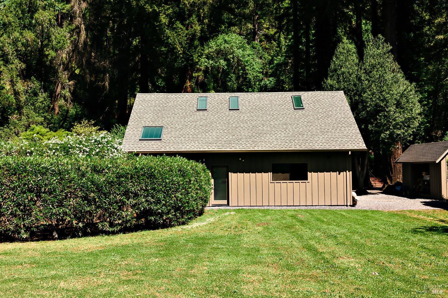 Detail Gallery Image 38 of 46 For 2859 Wallace Creek Rd, Healdsburg,  CA 95448 - 2 Beds | 2 Baths