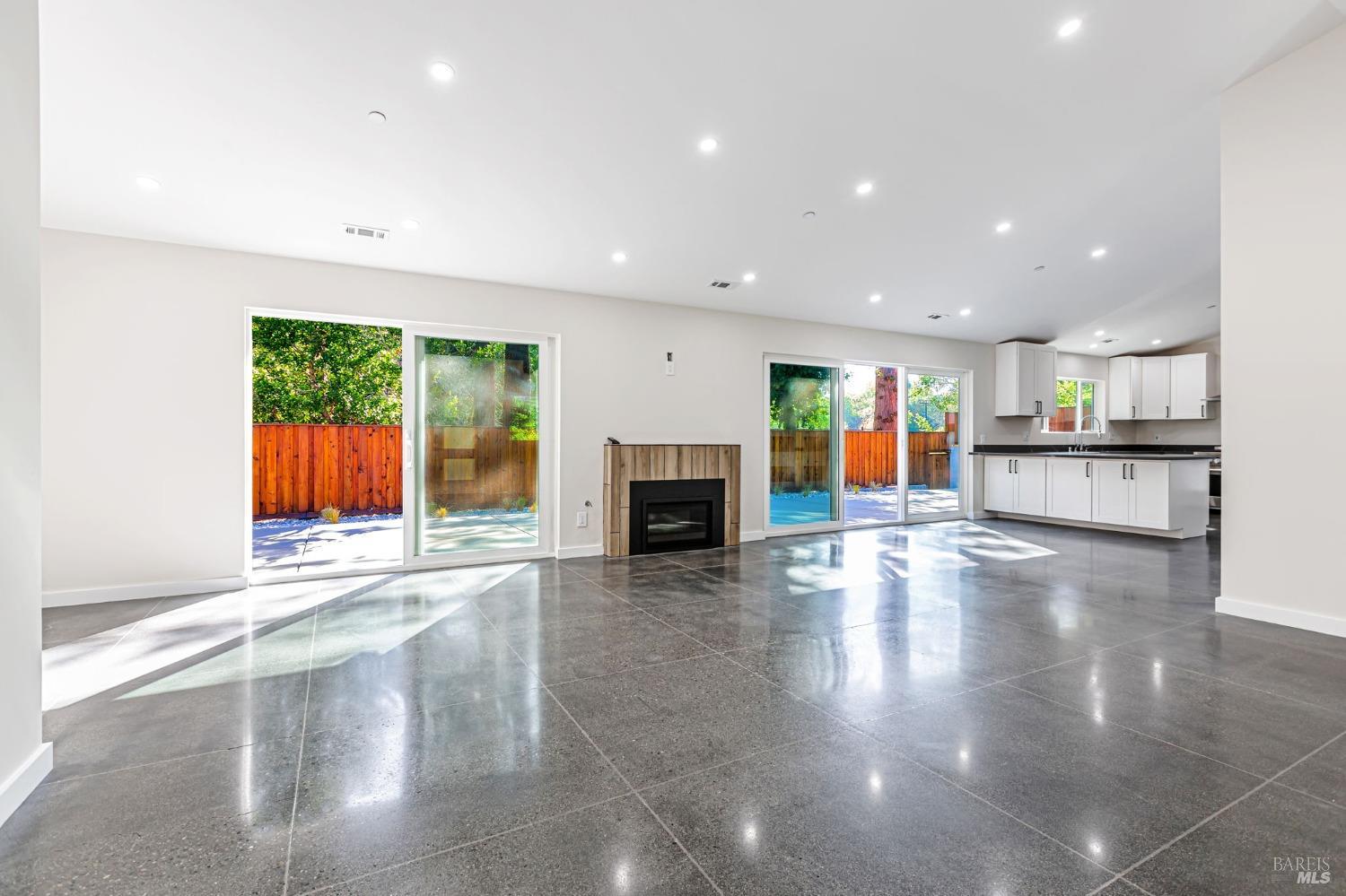 Detail Gallery Image 13 of 45 For 140 Lobo Vista Unkn, Novato,  CA 94947 - 3 Beds | 2/1 Baths