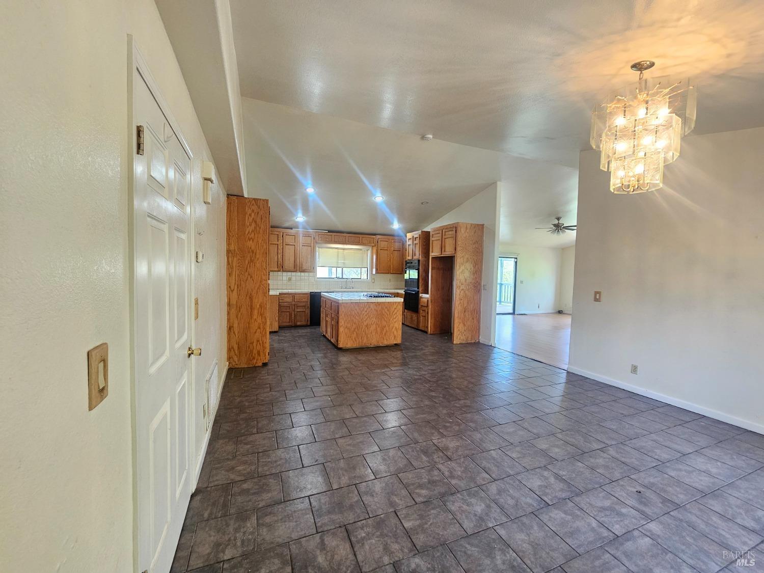 Detail Gallery Image 12 of 55 For 18834 Deer Hill Rd, Hidden Valley Lake,  CA 95467 - 4 Beds | 2/2 Baths