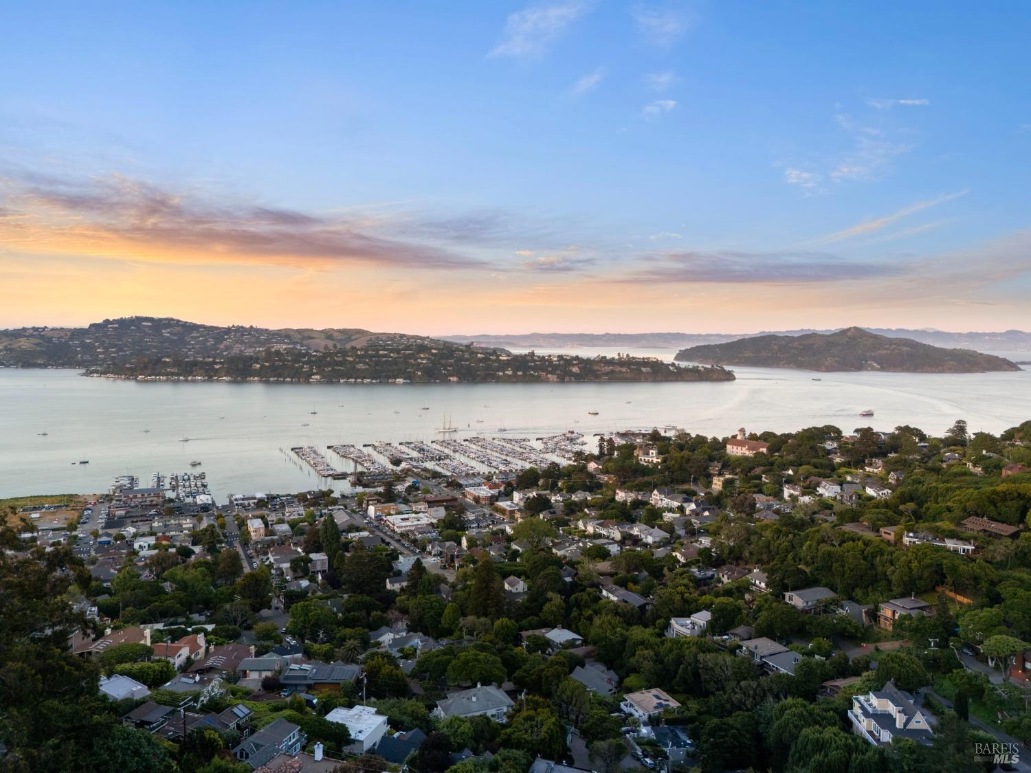 Detail Gallery Image 54 of 60 For 95 Monte Mar Dr, Sausalito,  CA 94965 - 3 Beds | 2/1 Baths