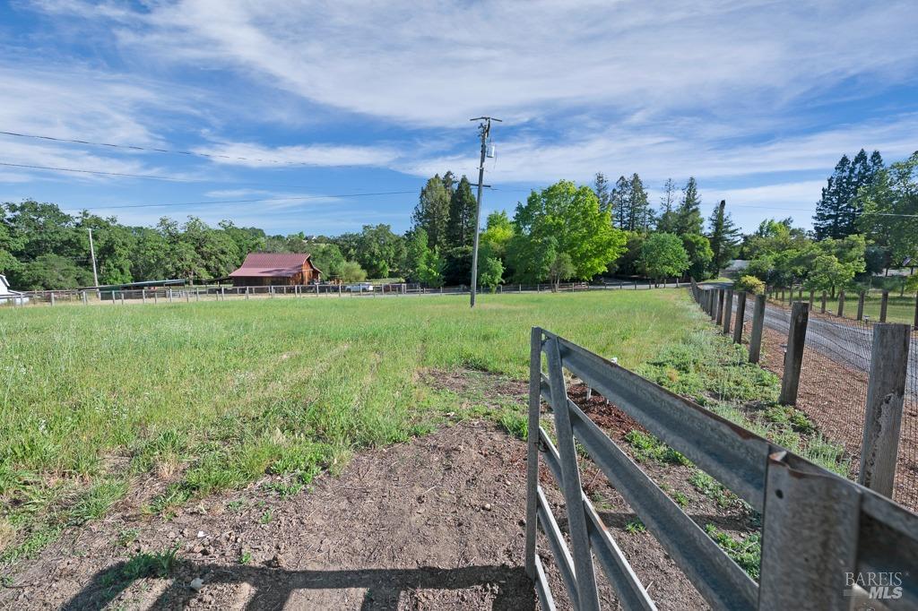 Detail Gallery Image 38 of 49 For 1021 Milk Barn Rd, Healdsburg,  CA 95448 - 3 Beds | 1 Baths