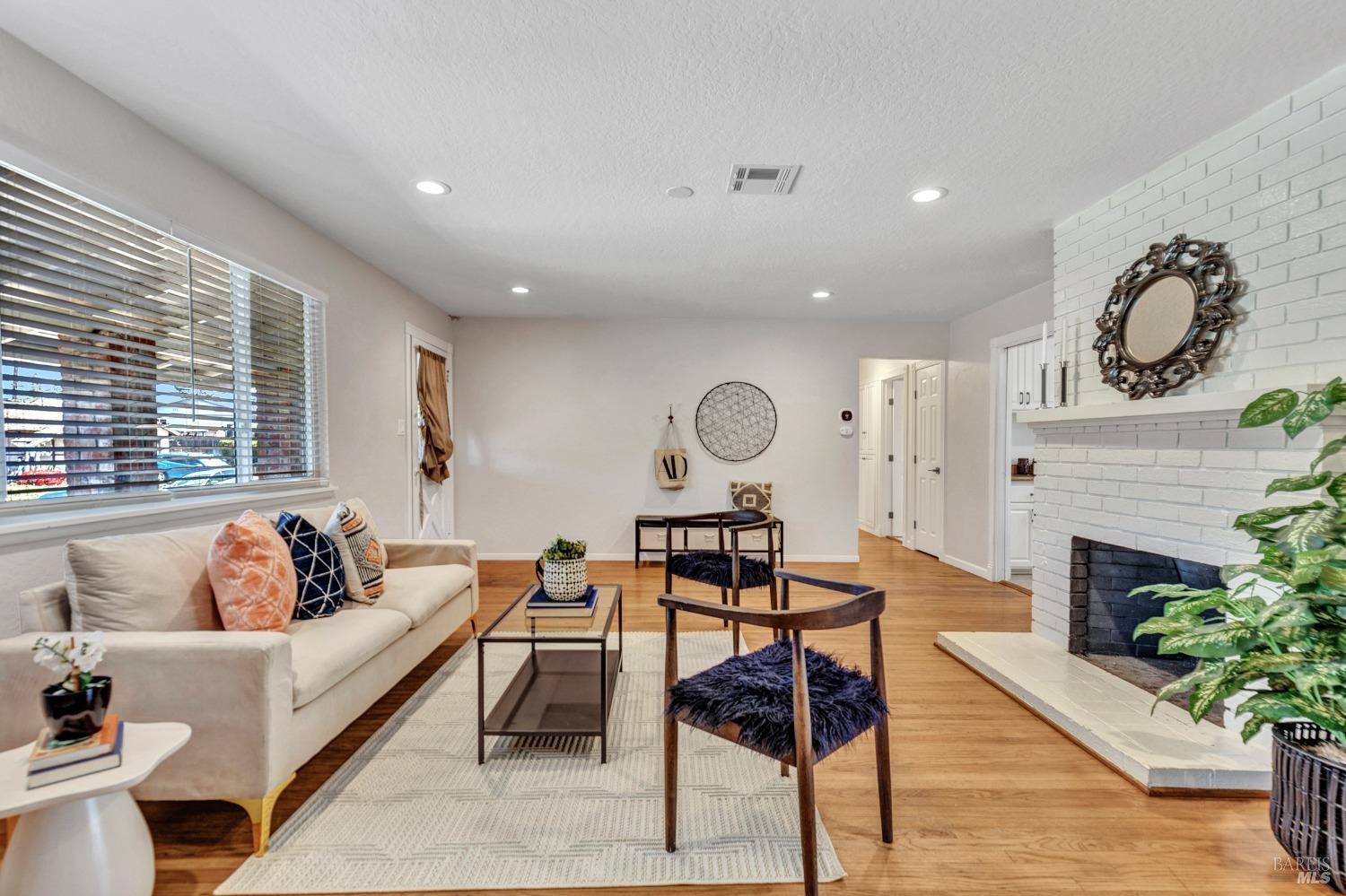 Detail Gallery Image 8 of 51 For 168 Bergwall Way, Vallejo,  CA 94591 - 3 Beds | 2 Baths