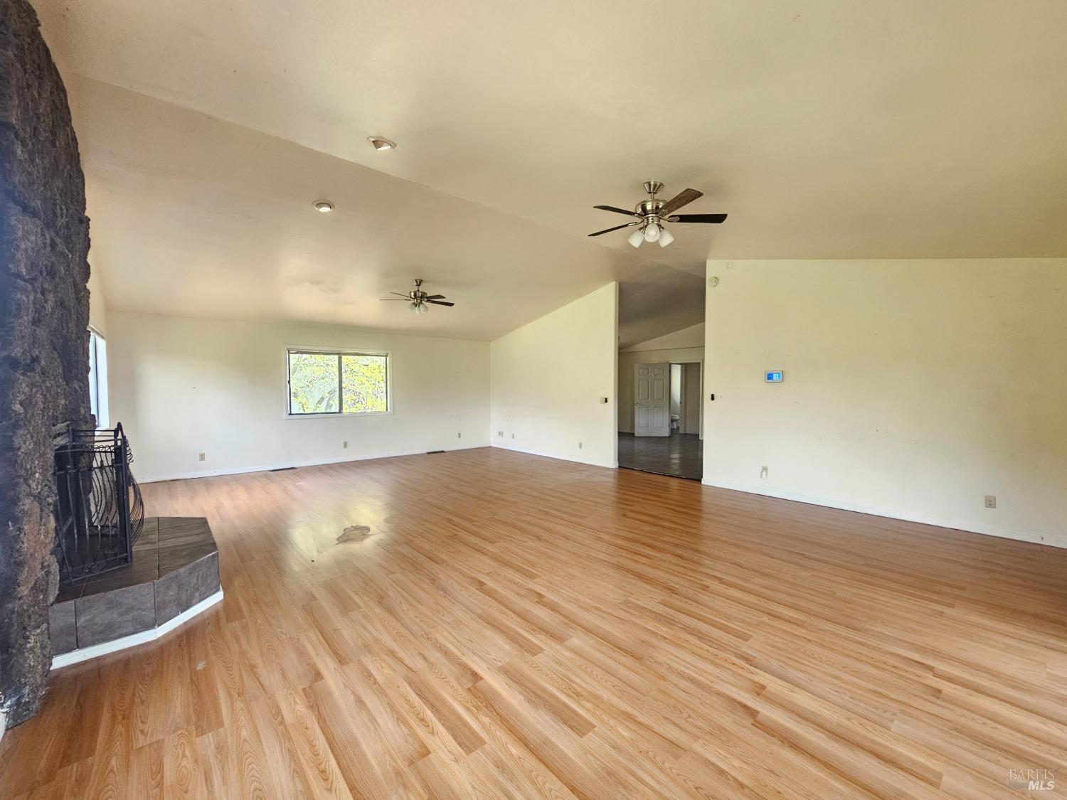 Detail Gallery Image 9 of 55 For 18834 Deer Hill Rd, Hidden Valley Lake,  CA 95467 - 4 Beds | 2/2 Baths