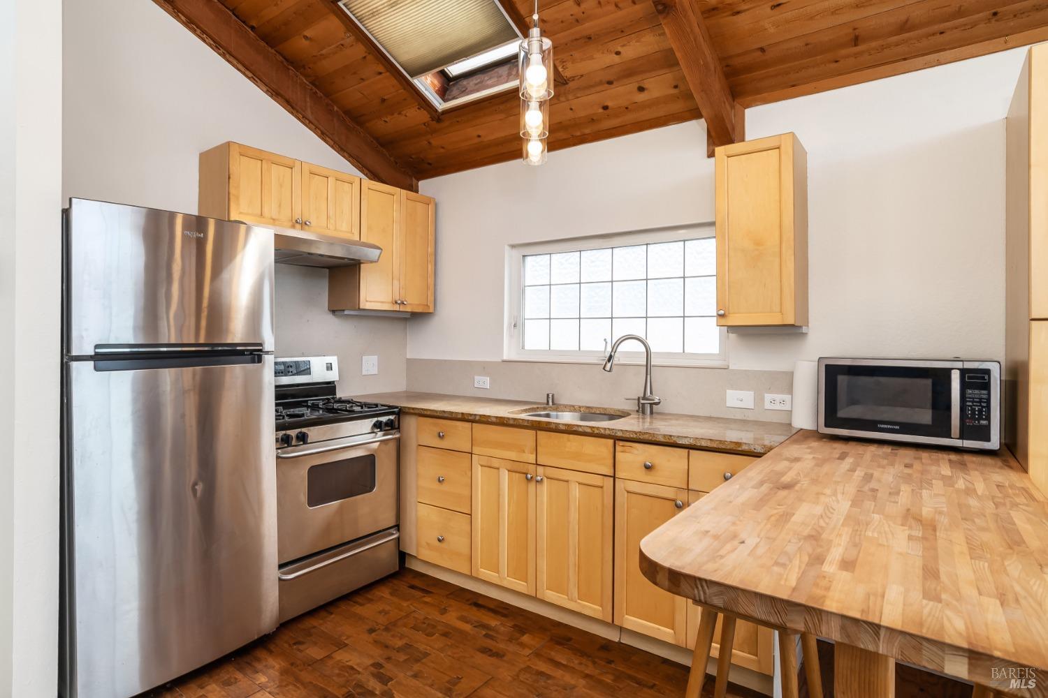 Detail Gallery Image 5 of 15 For 2 Gate 6 1/2 Rd, Sausalito,  CA 94965 - 1 Beds | 1 Baths