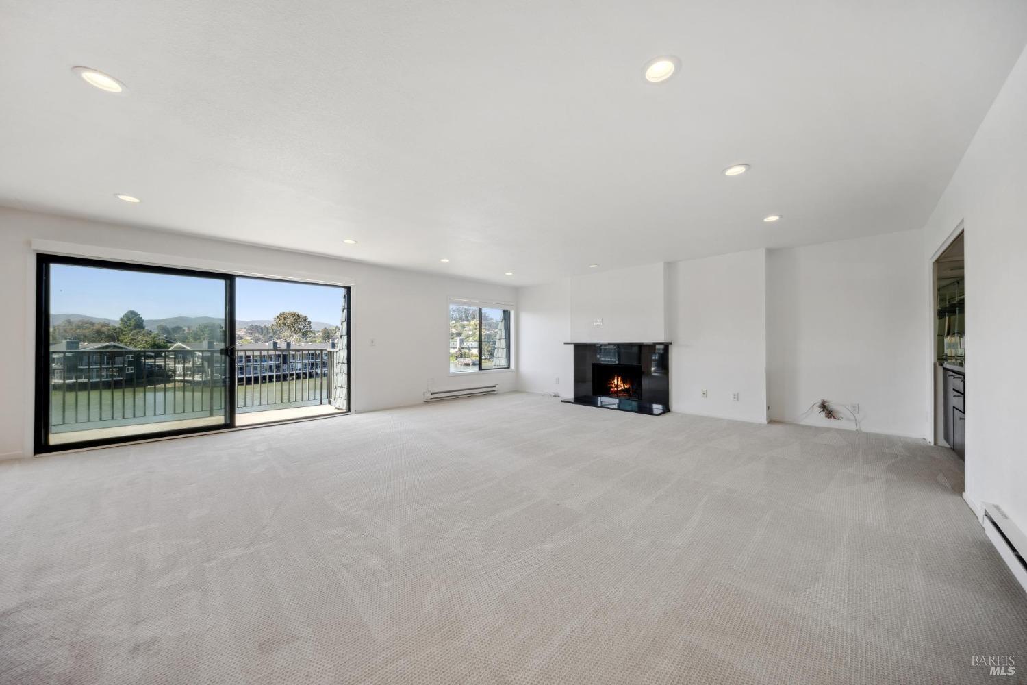 Detail Gallery Image 26 of 33 For 8 Greenwood Cove Dr #B,  Tiburon,  CA 94920 - 3 Beds | 2/1 Baths
