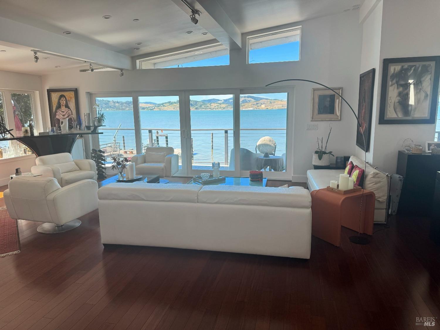 Detail Gallery Image 6 of 10 For 5148 E Paradise Dr, Corte Madera,  CA 94925 - 5 Beds | 4/1 Baths