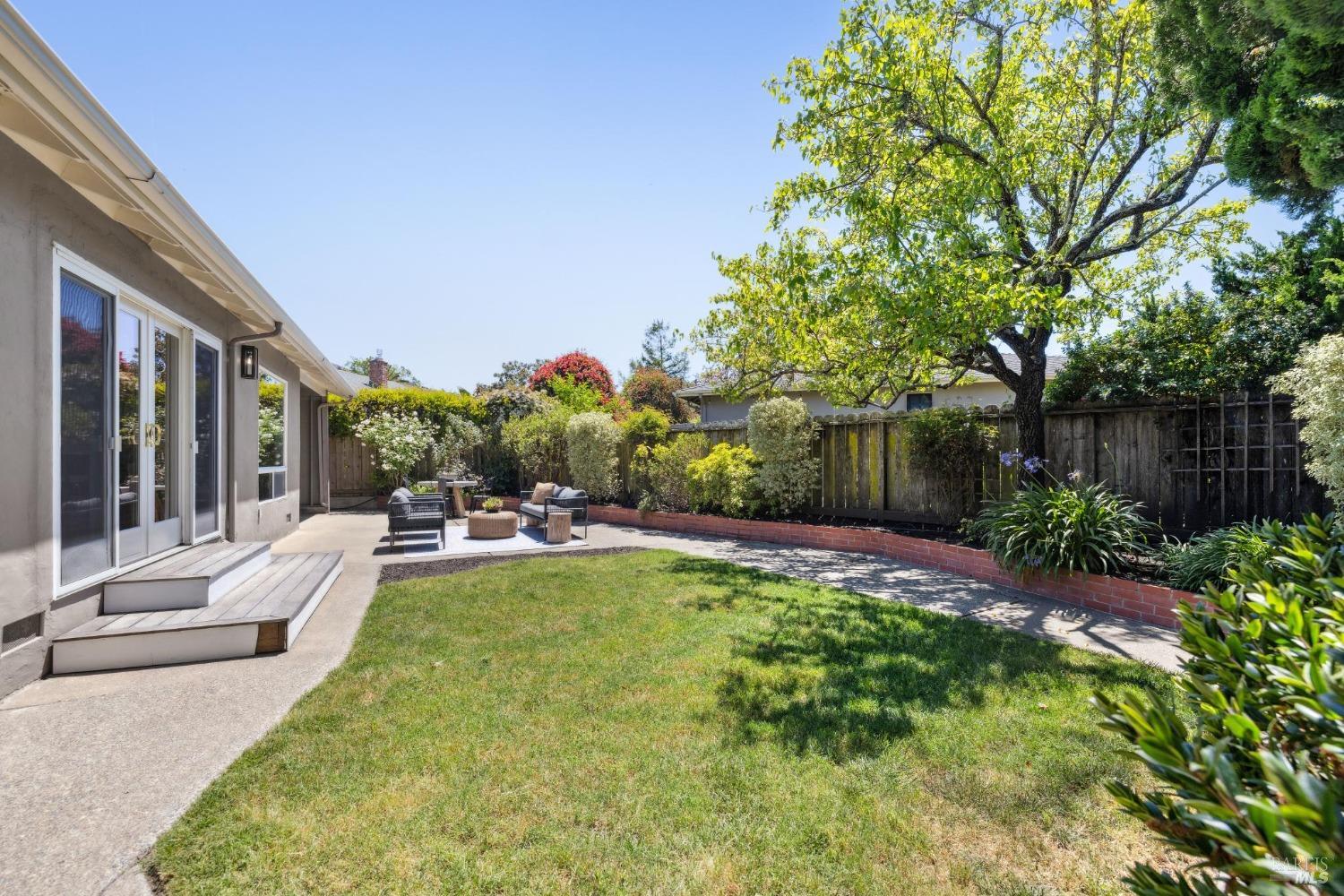 Detail Gallery Image 25 of 27 For 26 Flying Cloud Crse, Corte Madera,  CA 94925 - 3 Beds | 2 Baths