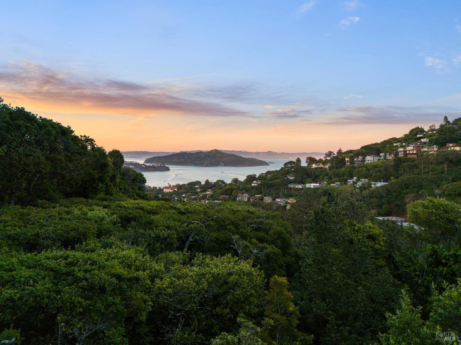 Detail Gallery Image 56 of 60 For 95 Monte Mar Dr, Sausalito,  CA 94965 - 3 Beds | 2/1 Baths