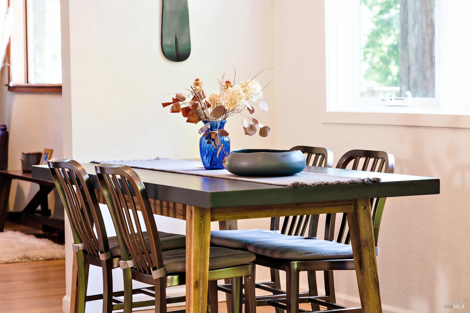 Detail Gallery Image 7 of 46 For 2859 Wallace Creek Rd, Healdsburg,  CA 95448 - 2 Beds | 2 Baths