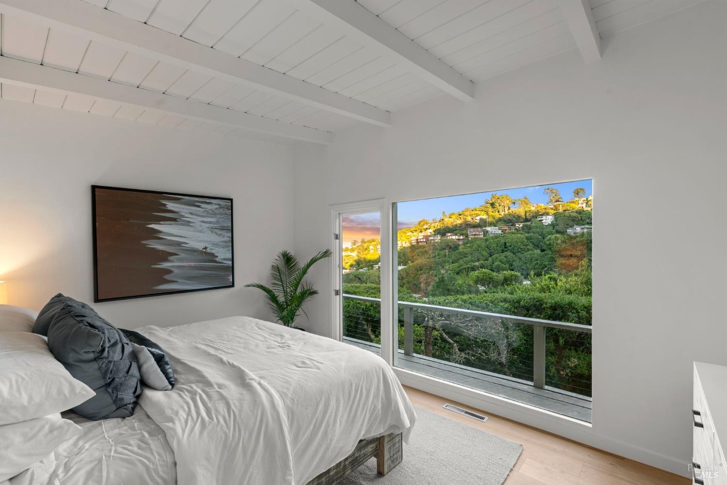 Detail Gallery Image 11 of 60 For 95 Monte Mar Dr, Sausalito,  CA 94965 - 3 Beds | 2/1 Baths