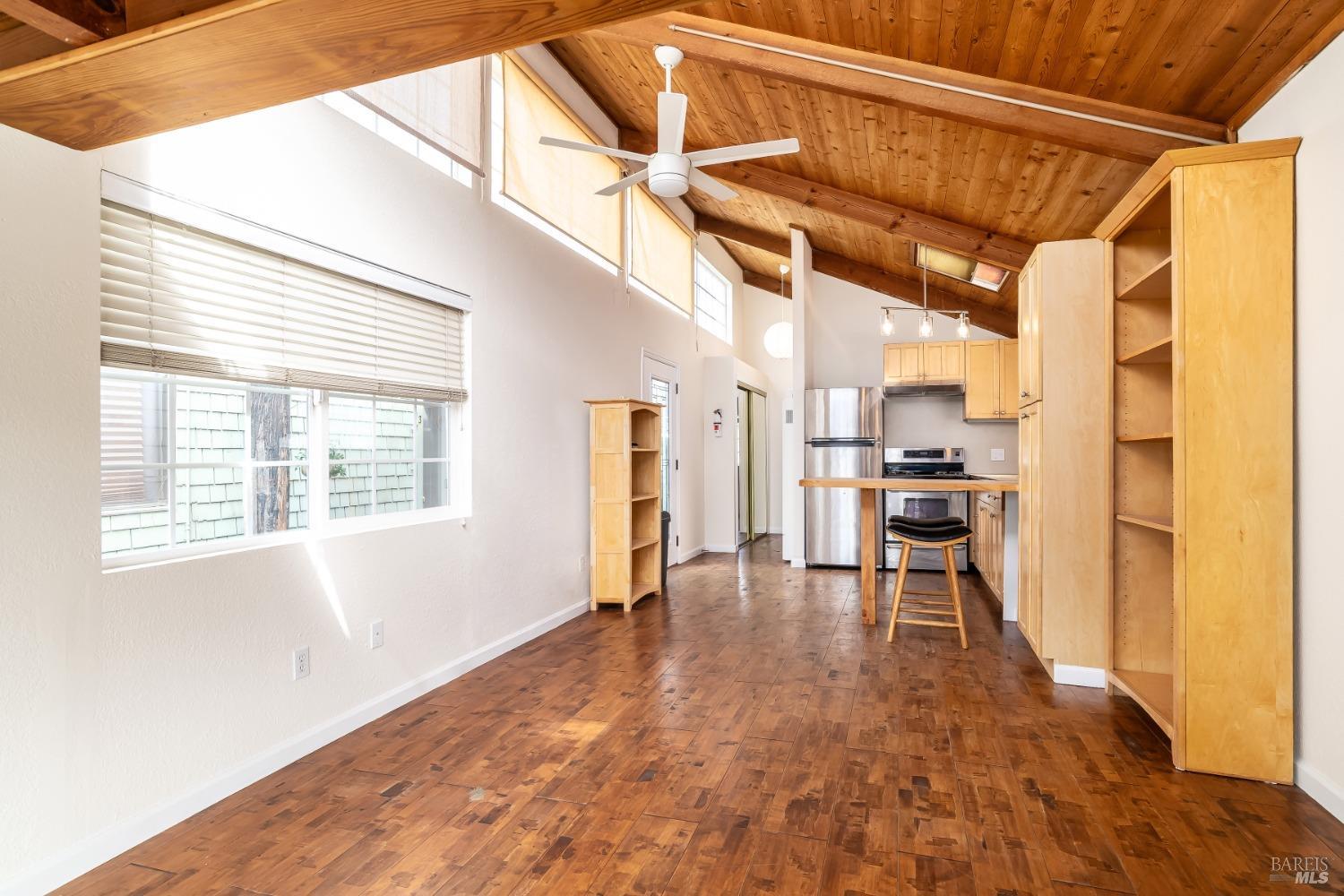 Detail Gallery Image 7 of 15 For 2 Gate 6 1/2 Rd, Sausalito,  CA 94965 - 1 Beds | 1 Baths