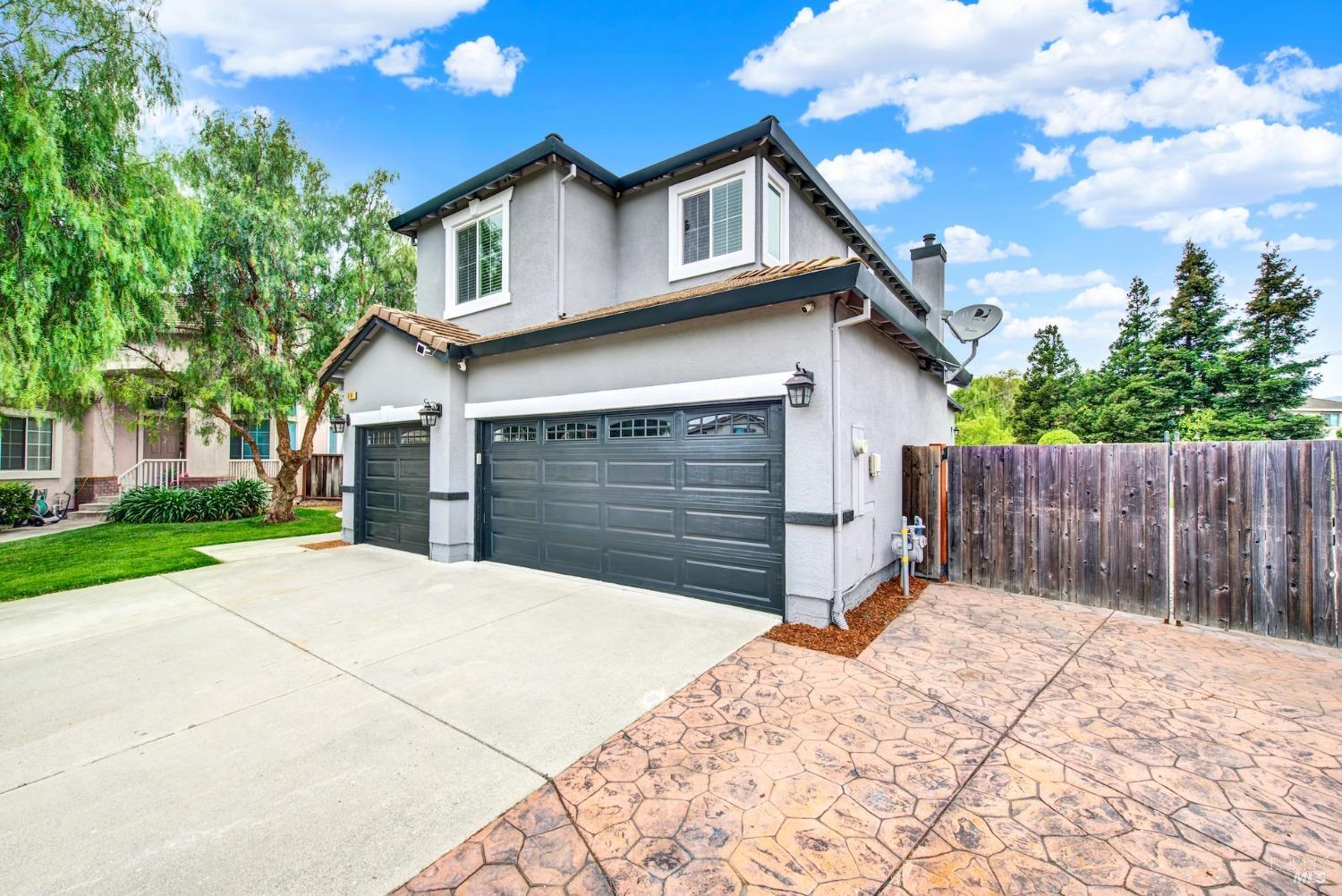 Detail Gallery Image 4 of 85 For 5191 Antiquity Ct, Fairfield,  CA 94534 - 5 Beds | 3 Baths