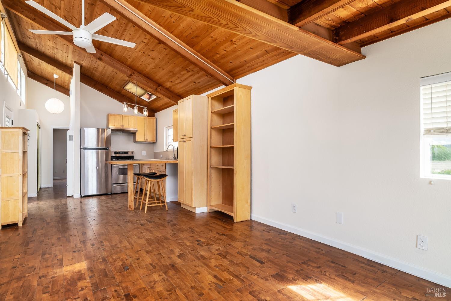 Detail Gallery Image 8 of 15 For 2 Gate 6 1/2 Rd, Sausalito,  CA 94965 - 1 Beds | 1 Baths