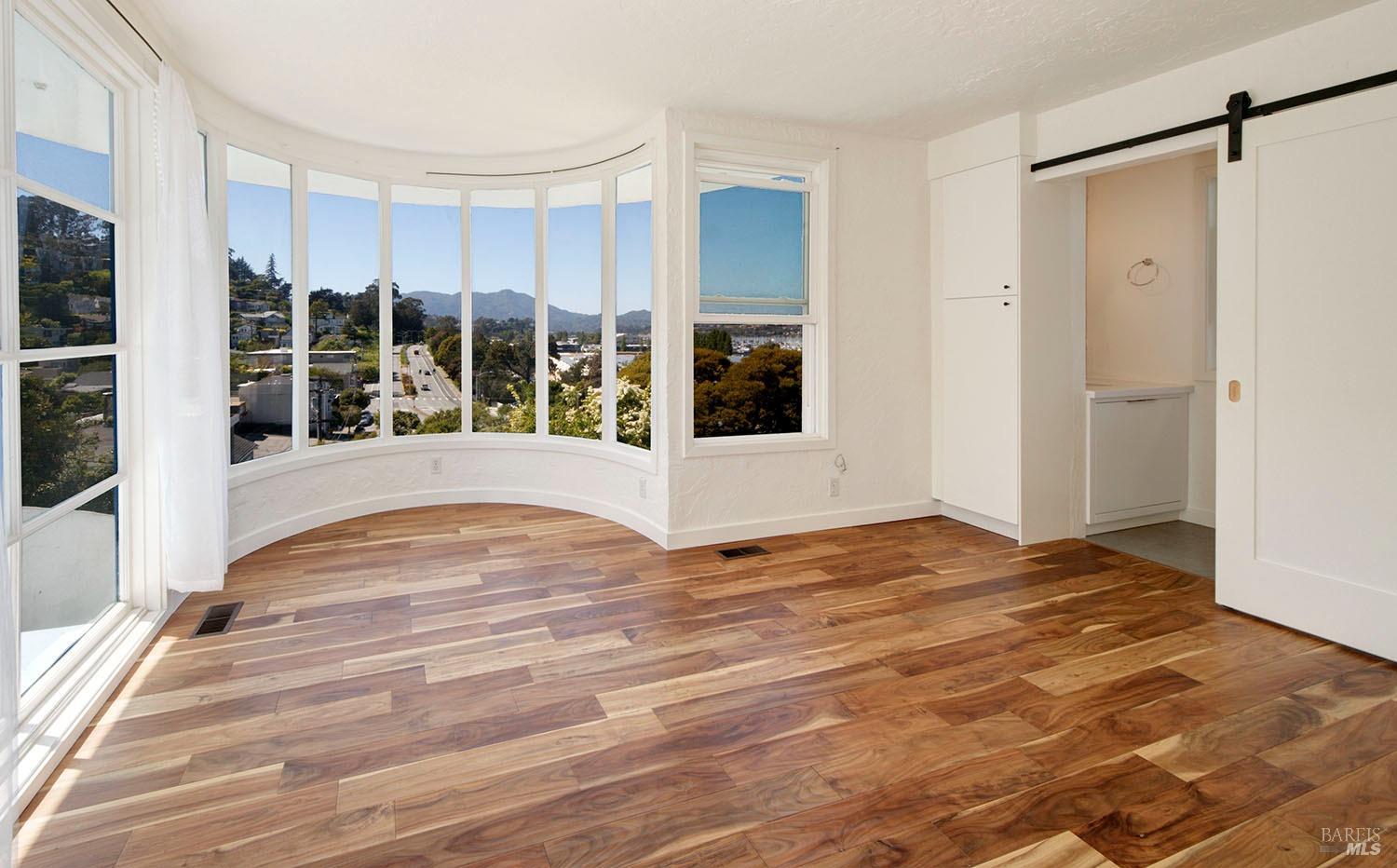 Detail Gallery Image 8 of 36 For 503 Easterby St, Sausalito,  CA 94965 - 5 Beds | 4 Baths
