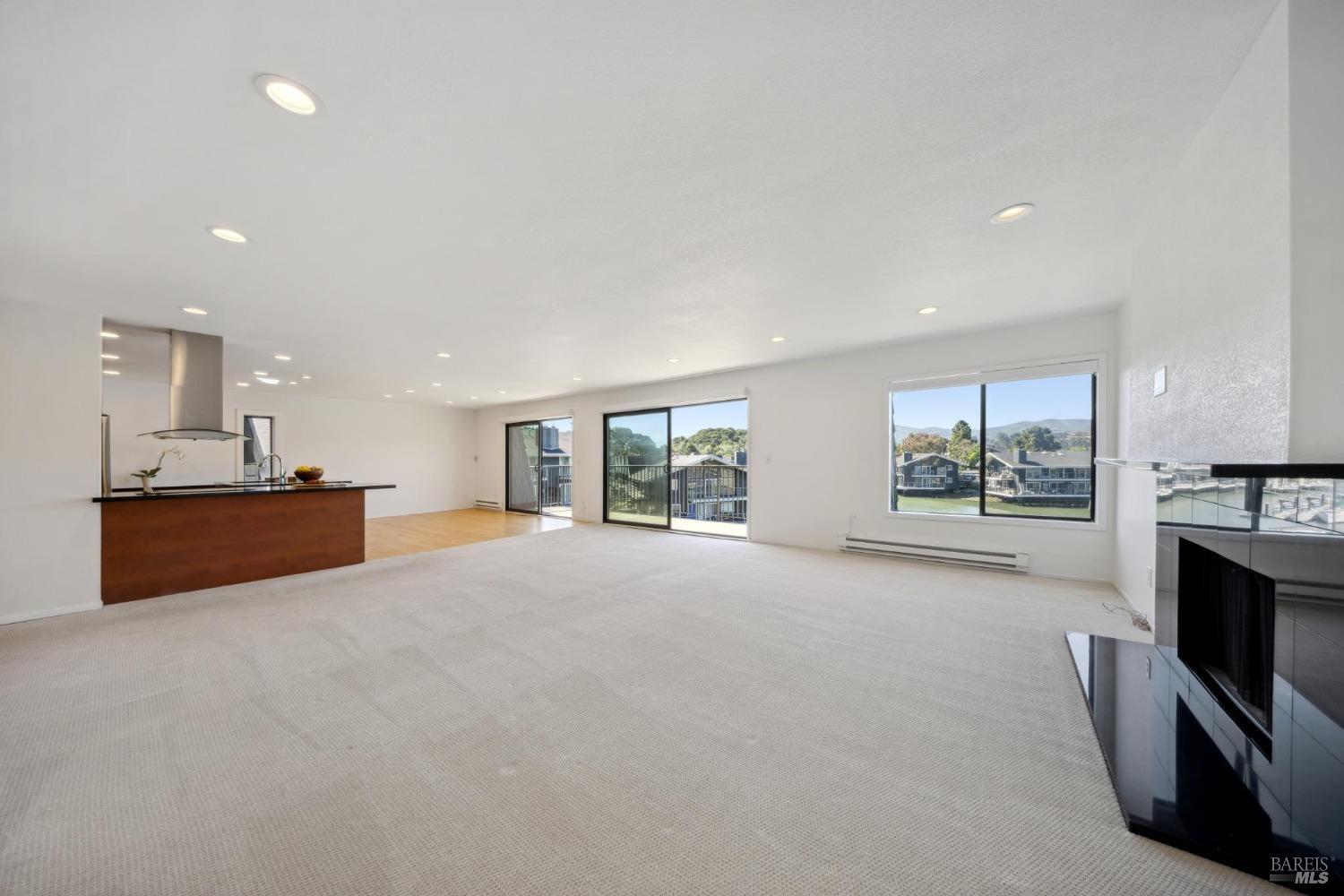 Detail Gallery Image 29 of 33 For 8 Greenwood Cove Dr #B,  Tiburon,  CA 94920 - 3 Beds | 2/1 Baths