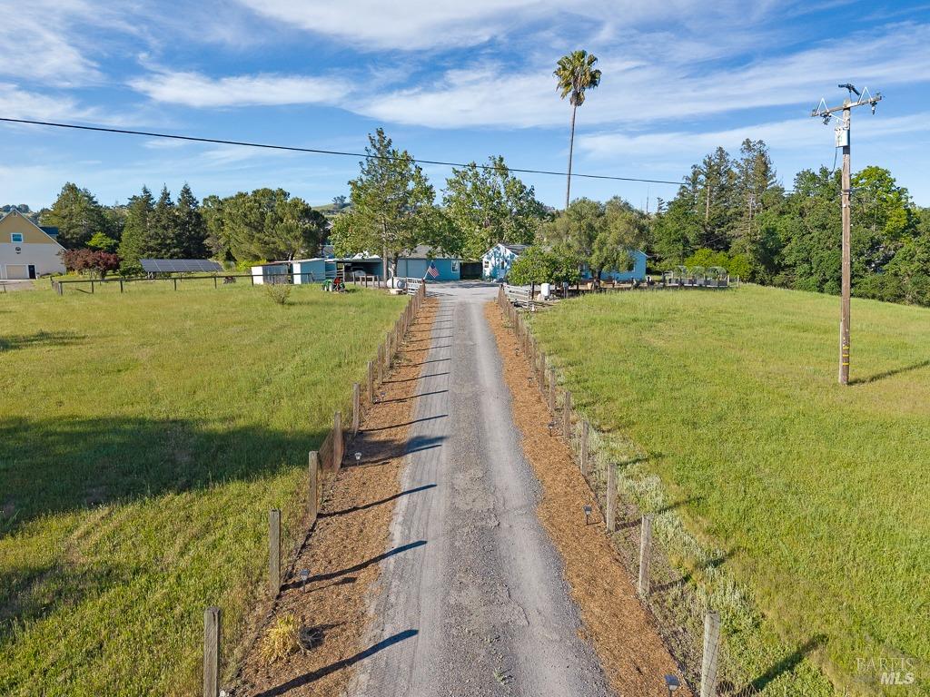 Detail Gallery Image 7 of 49 For 1021 Milk Barn Rd, Healdsburg,  CA 95448 - 3 Beds | 1 Baths