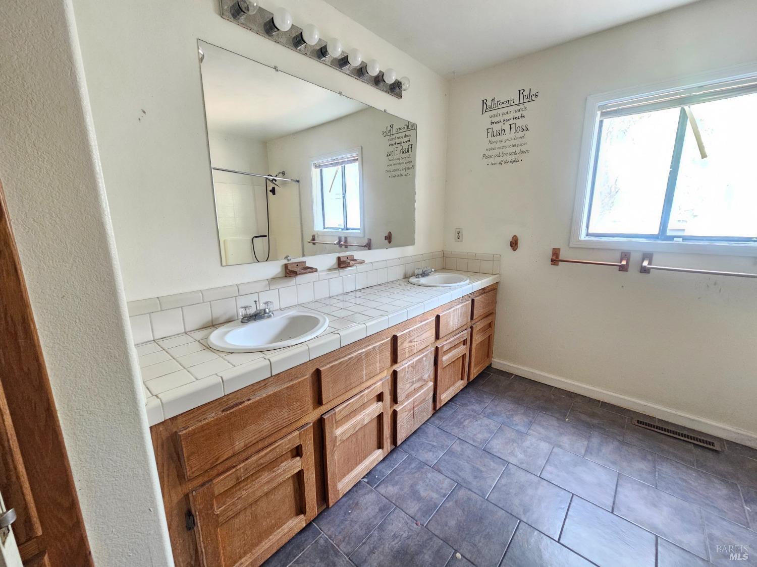 Detail Gallery Image 43 of 55 For 18834 Deer Hill Rd, Hidden Valley Lake,  CA 95467 - 4 Beds | 2/2 Baths