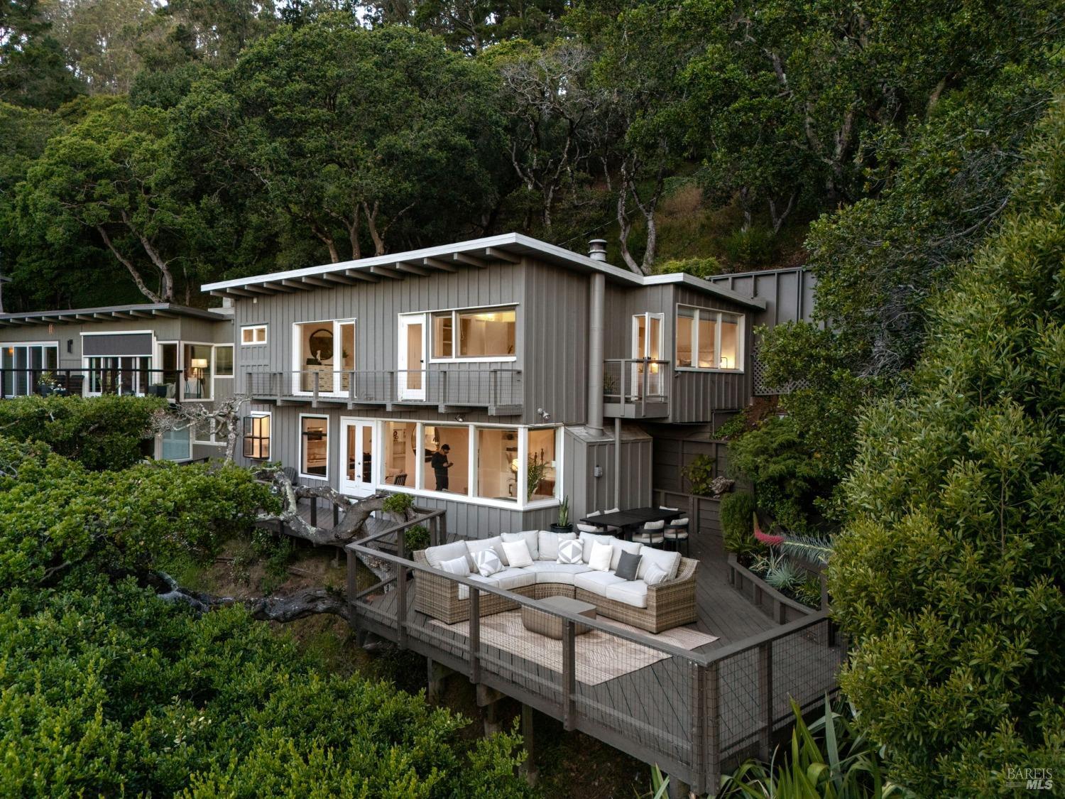 Detail Gallery Image 3 of 60 For 95 Monte Mar Dr, Sausalito,  CA 94965 - 3 Beds | 2/1 Baths