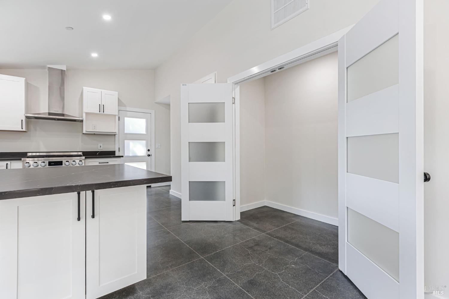 Detail Gallery Image 17 of 45 For 140 Lobo Vista Unkn, Novato,  CA 94947 - 3 Beds | 2/1 Baths