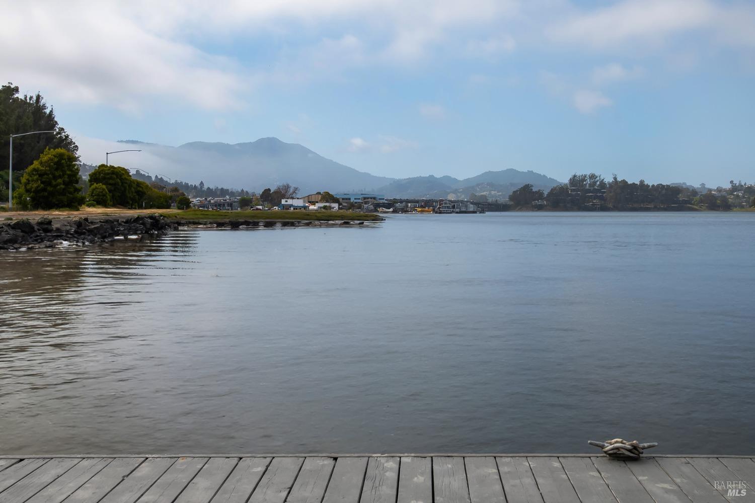 Detail Gallery Image 2 of 15 For 2 Gate 6 1/2 Rd, Sausalito,  CA 94965 - 1 Beds | 1 Baths