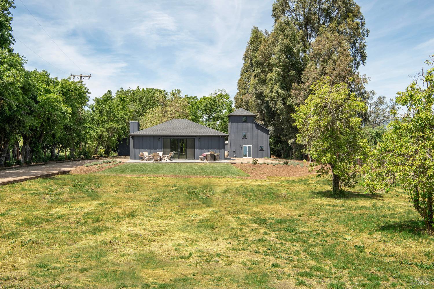 Detail Gallery Image 4 of 50 For 1575 Felder Rd, Sonoma,  CA 95476 - 2 Beds | 3 Baths