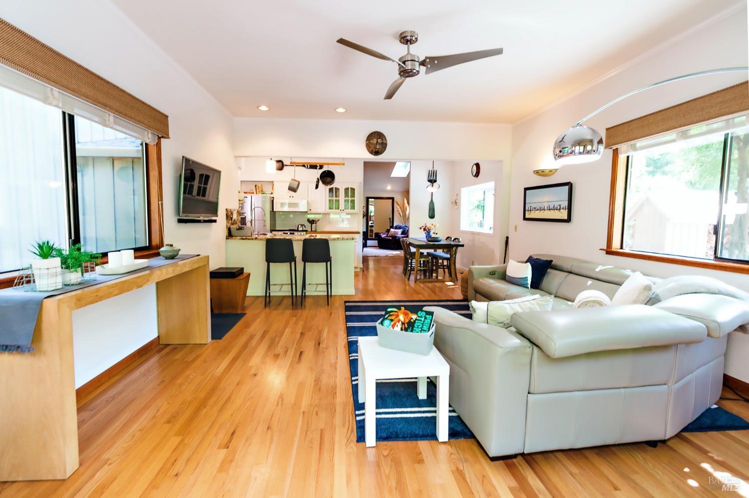 Detail Gallery Image 3 of 46 For 2859 Wallace Creek Rd, Healdsburg,  CA 95448 - 2 Beds | 2 Baths