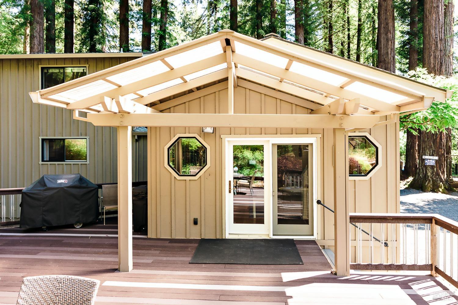 Detail Gallery Image 2 of 46 For 2859 Wallace Creek Rd, Healdsburg,  CA 95448 - 2 Beds | 2 Baths