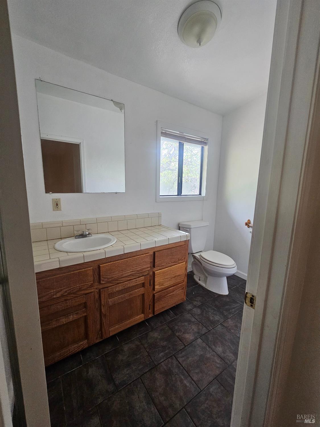 Detail Gallery Image 11 of 55 For 18834 Deer Hill Rd, Hidden Valley Lake,  CA 95467 - 4 Beds | 2/2 Baths