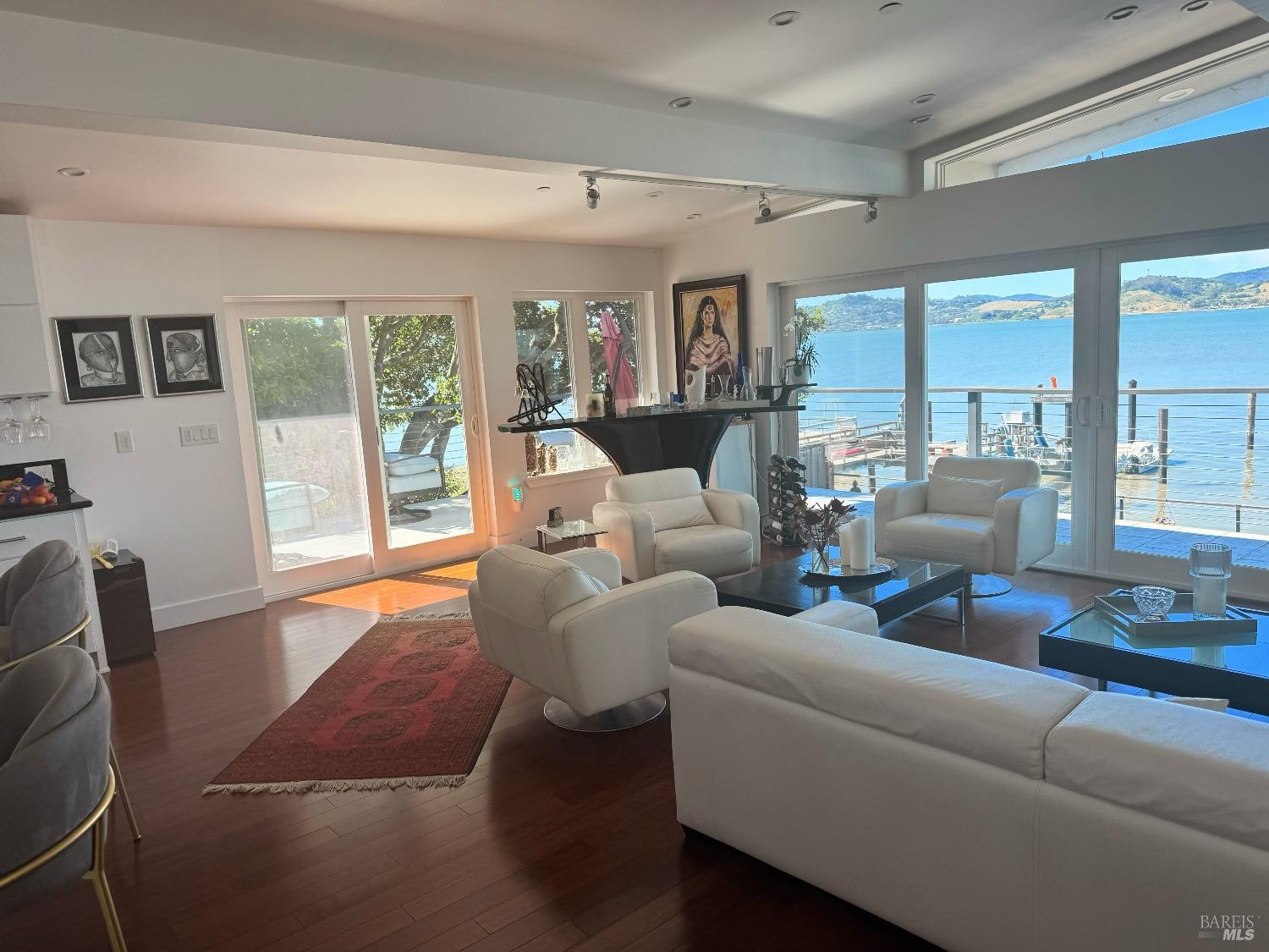 Detail Gallery Image 7 of 10 For 5148 E Paradise Dr, Corte Madera,  CA 94925 - 5 Beds | 4/1 Baths