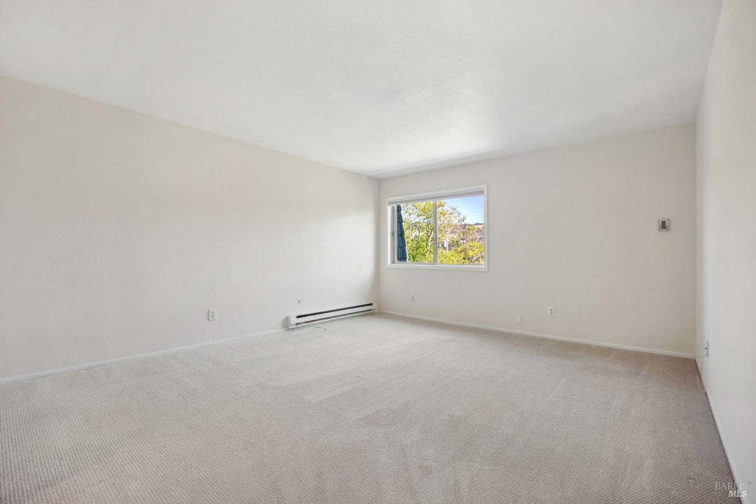 Detail Gallery Image 16 of 33 For 8 Greenwood Cove Dr #B,  Tiburon,  CA 94920 - 3 Beds | 2/1 Baths