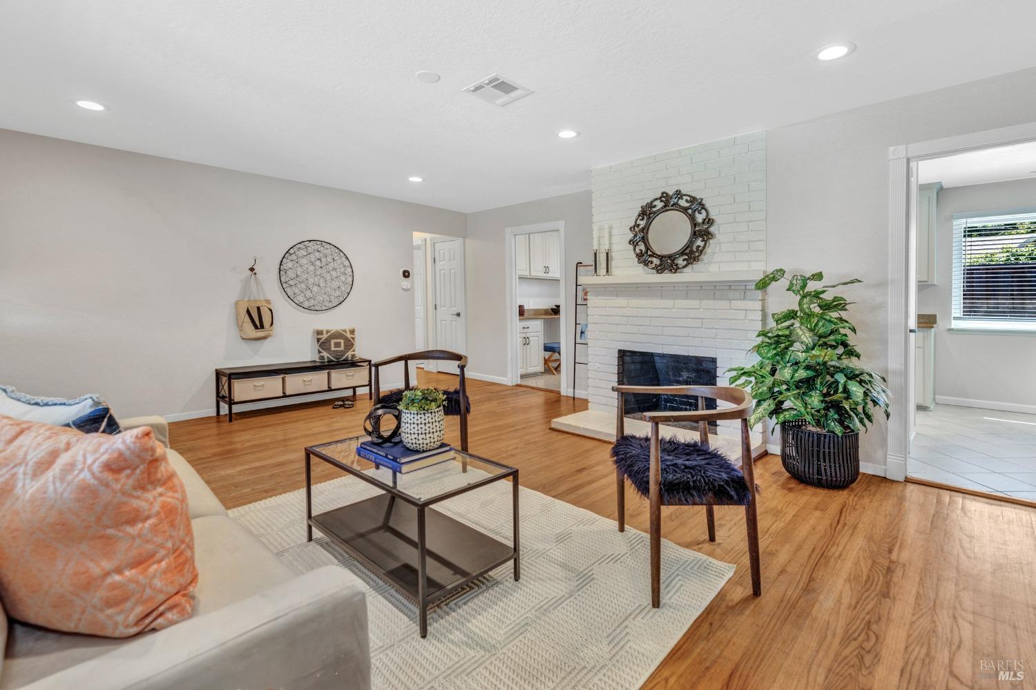Detail Gallery Image 7 of 51 For 168 Bergwall Way, Vallejo,  CA 94591 - 3 Beds | 2 Baths