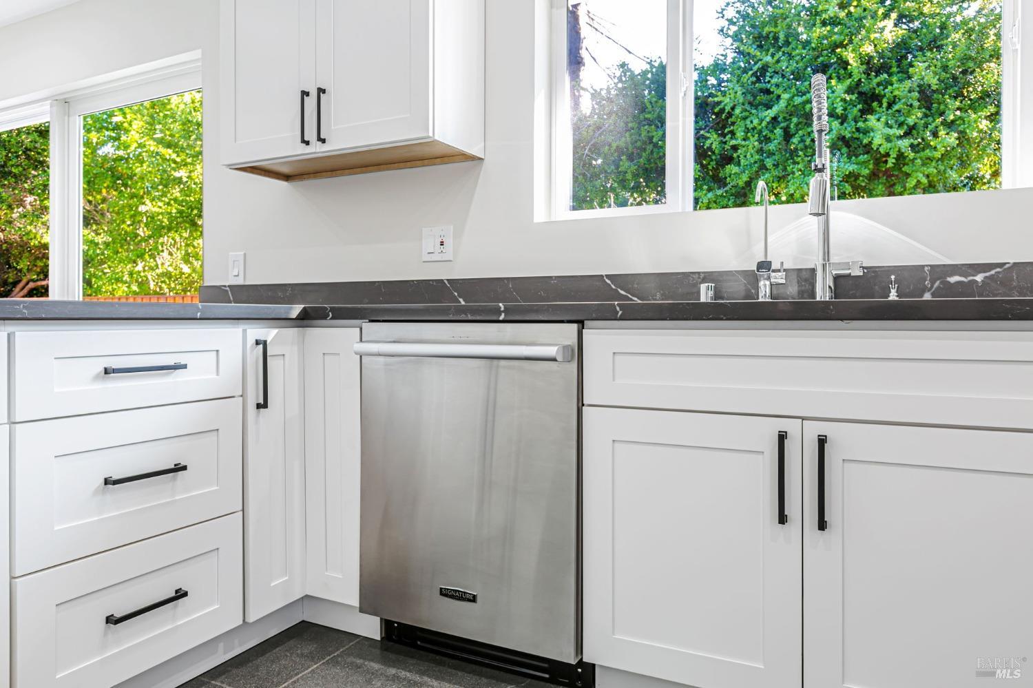 Detail Gallery Image 10 of 45 For 140 Lobo Vista Unkn, Novato,  CA 94947 - 3 Beds | 2/1 Baths