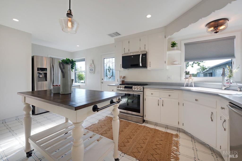 Detail Gallery Image 24 of 49 For 1021 Milk Barn Rd, Healdsburg,  CA 95448 - 3 Beds | 1 Baths