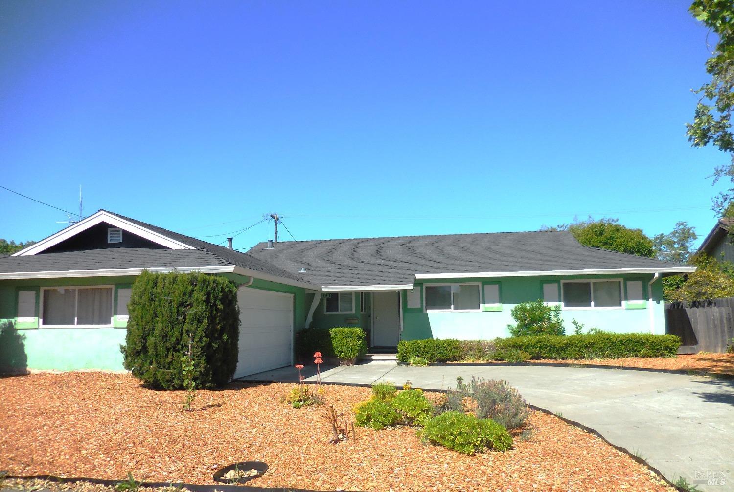 Detail Gallery Image 2 of 29 For 143 Kit Carson Way, Vallejo,  CA 94589 - 4 Beds | 2 Baths