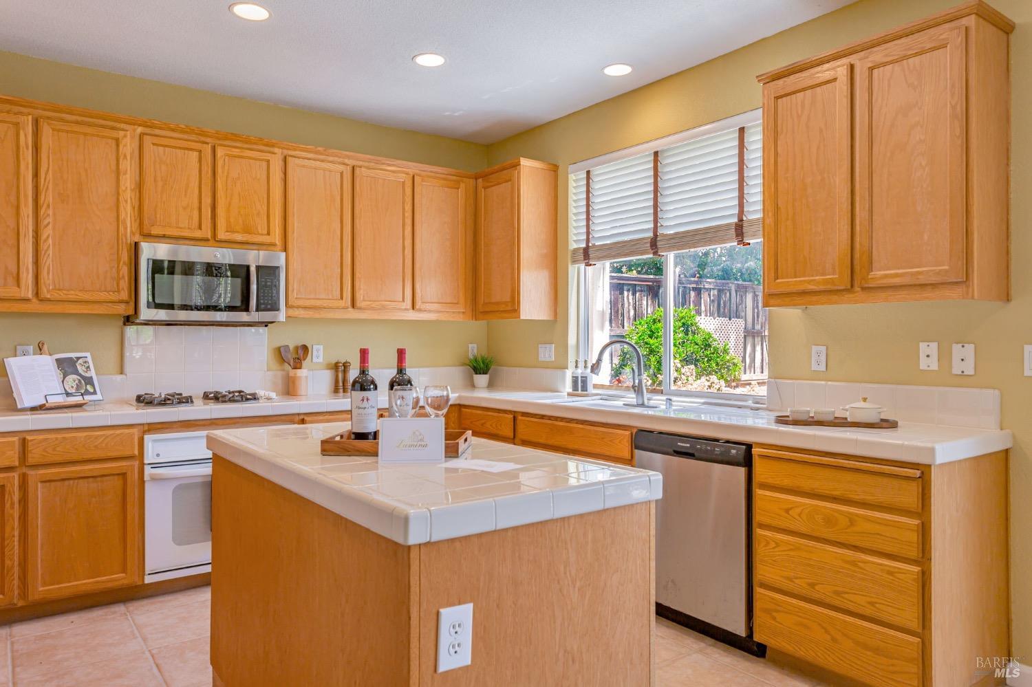 Detail Gallery Image 18 of 47 For 3264 Terrace Beach Dr, Vallejo,  CA 94591 - 4 Beds | 3 Baths