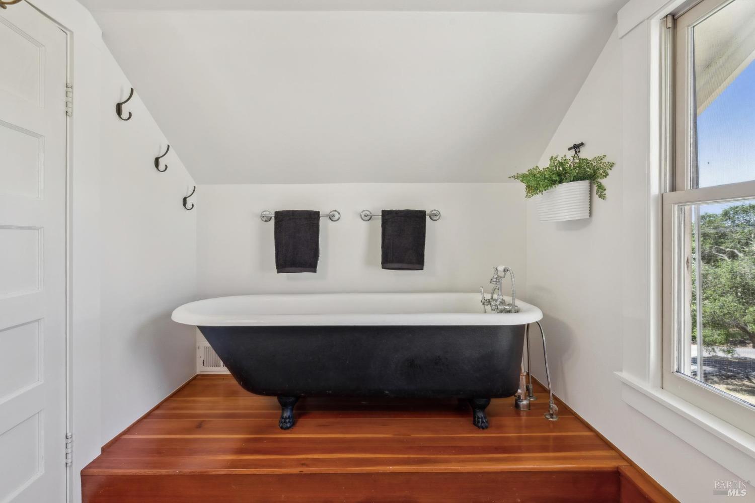 Detail Gallery Image 21 of 33 For 7129 Bennett Valley Rd, Santa Rosa,  CA 95404 - 3 Beds | 2 Baths
